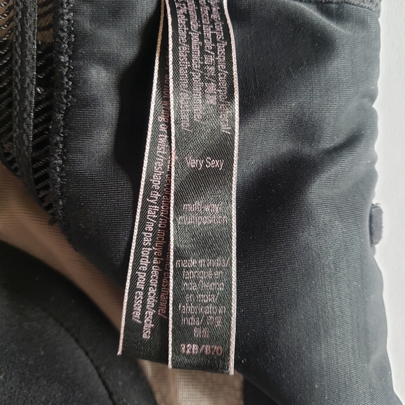 **SOLD** Victoria's Secret Very Sexy Strapless Bra - Picture 4 of 4